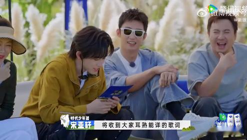 宋亚轩 我像城里的孩子吗  每一次看到你在舞台上绽放光芒，我们都会想起你背后的努