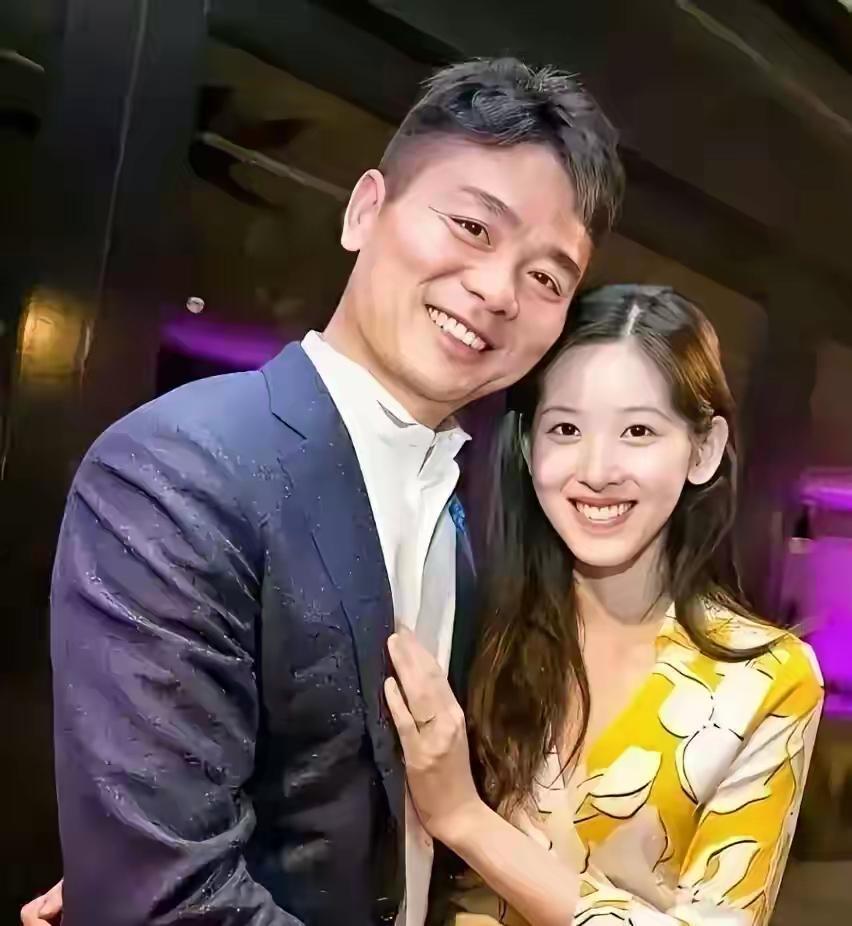 看了最近的新闻
有个事，我一直不敢说。
章泽天这个女人，可能真的被严重低估了。