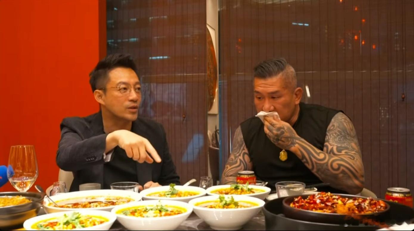台媒称，陈之汉接受汪小菲宴请的直播吸引43万人同时在线观看，刷新台湾YT记录。台