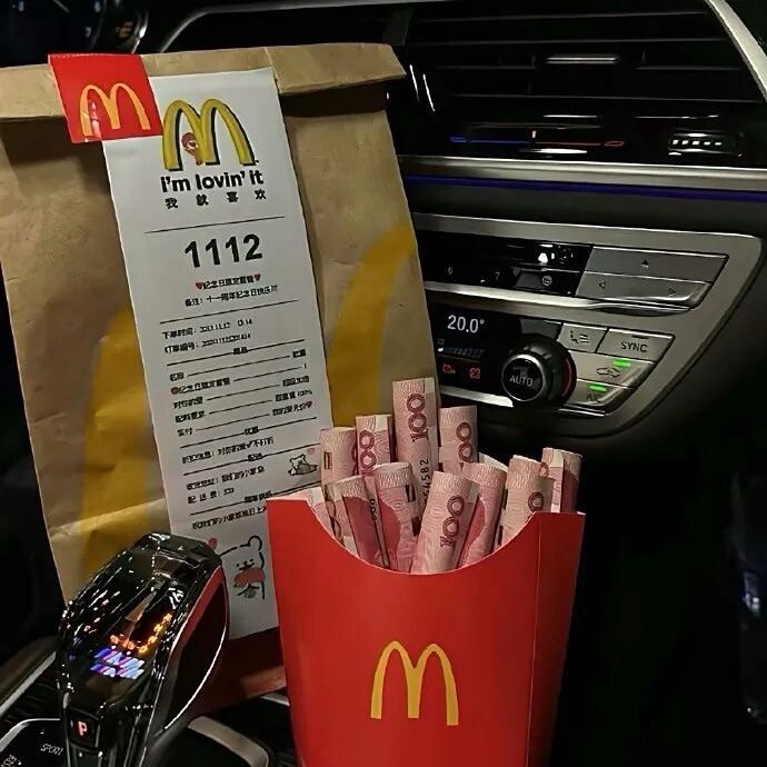 他要是坏的彻底 我就有恨他的理由 他要是特别好 我就有爱他的理由 可他偏偏就是假