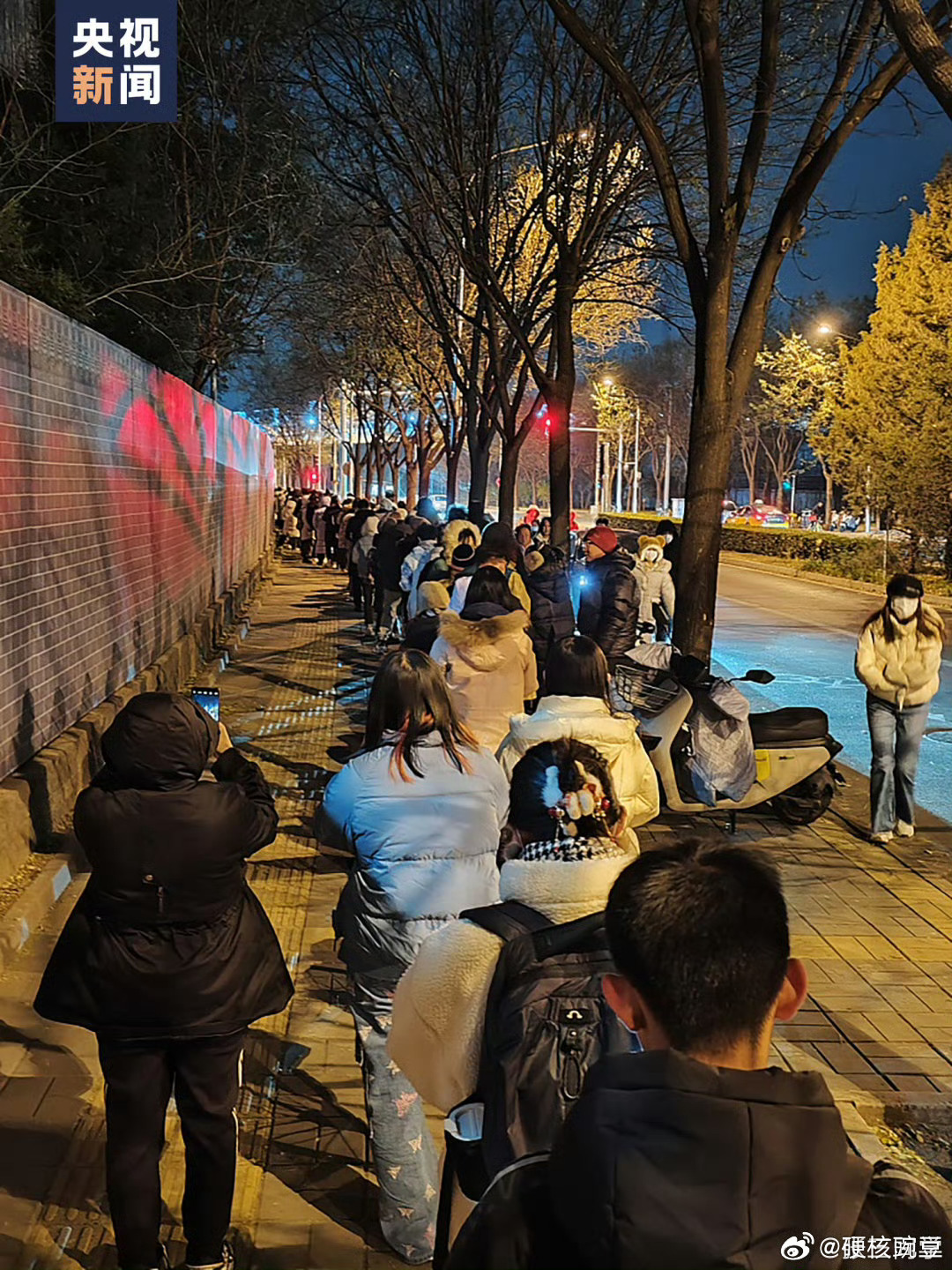 鹅腿阿姨卖的是鸭腿 鹅腿群有这么多个，钱没少赚，以阿姨之名售假难道就可以免罪吗？