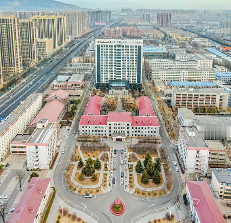 太原重型机械学院，新中国第一所重型机械本科院校，1952年建的。你没听错，第一所