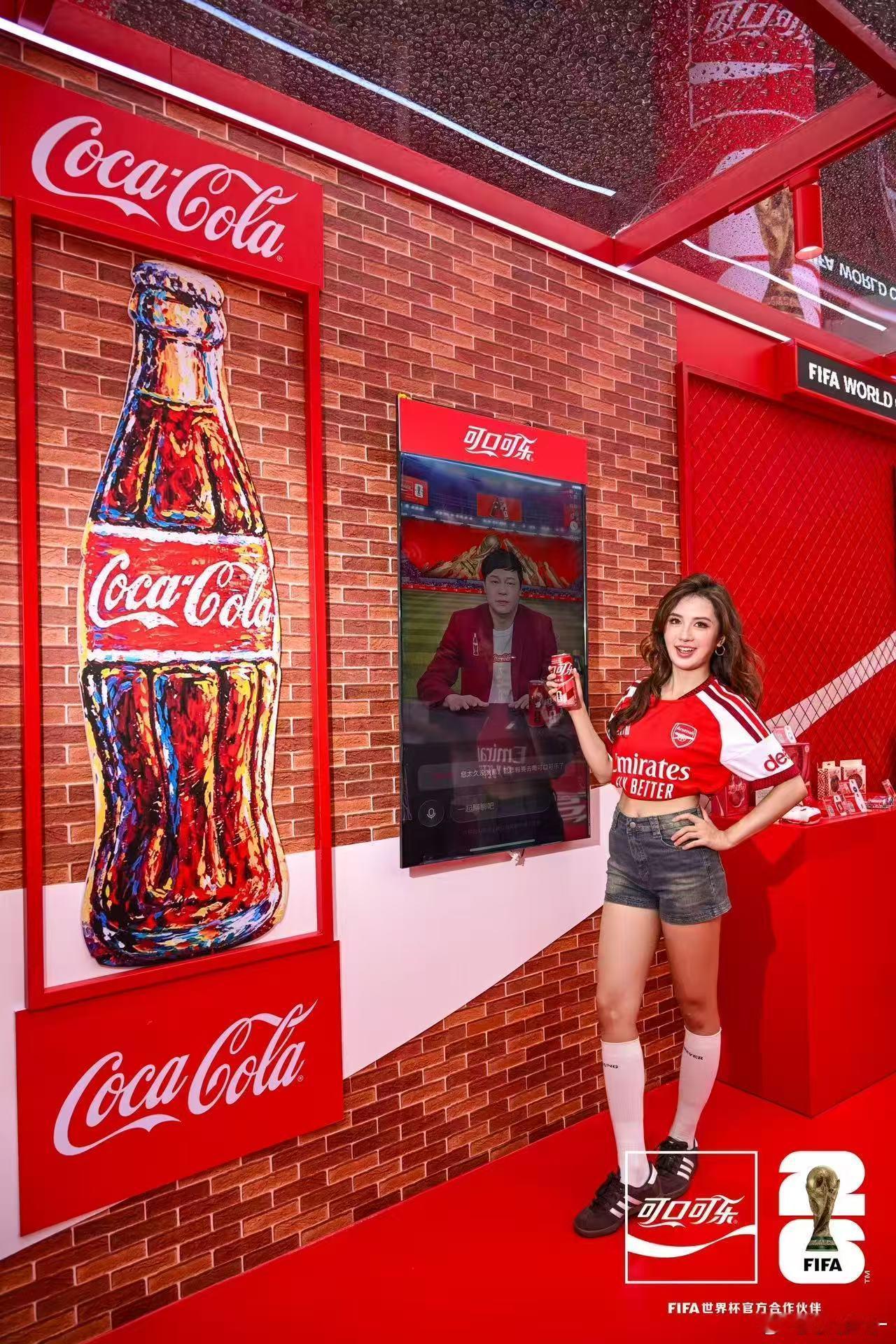 这届世界杯人手一个范志毅世界杯看球新乐趣被我挖到啦⚽！随手拆开一箱可口可乐世界杯