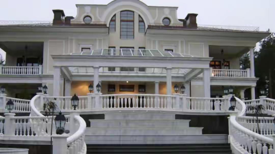 普京差点遭无人机“轰炸”，俄乌和平要泡汤？把特朗普给气坏了