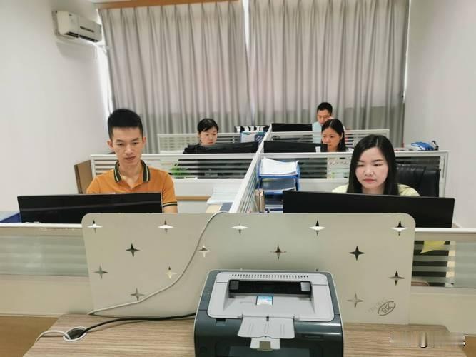 我认为不会
AI时代人类的工作未必更轻松，反而面临工作速度，密度全面升级。AI虽