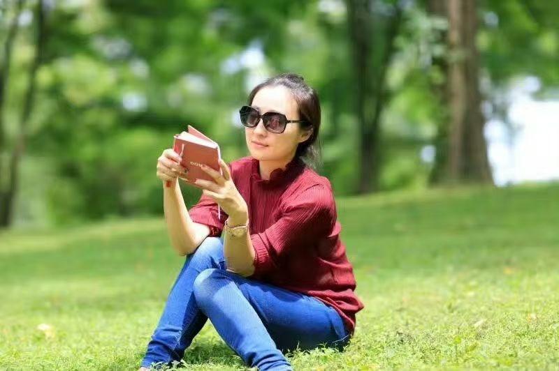 夫妻关系是家庭稳定的地基。
地基裂了，孩子教育、老人赡养、房贷车贷，你纵有千万种