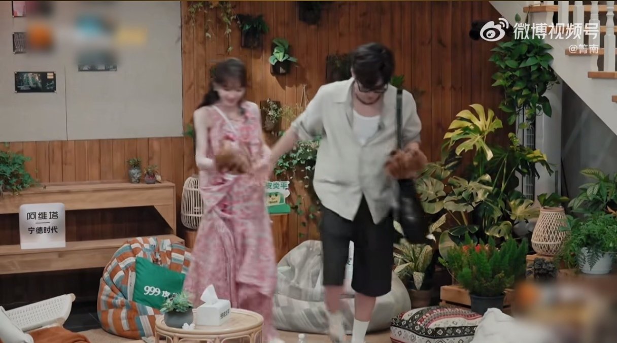 田曦薇王安宇的友谊任谁都得羡慕忙忙碌碌寻宝藏 综艺片段尽显两人的深厚友情，田曦薇
