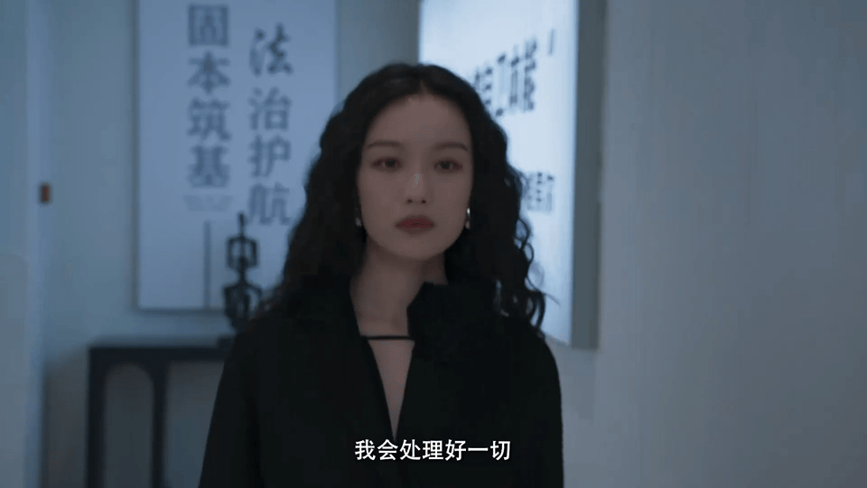 倪妮拍戏期间眼睛一直是湿的剧中任小名背负秘密与挣扎，倪妮用含泪眼神、微颤声线将情