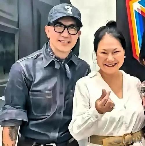 老妈夸女婿搞雕像纪念去世儿媳 网友嘲讽阴阳怪气真无奈
最近网上有人发消息说，S妈