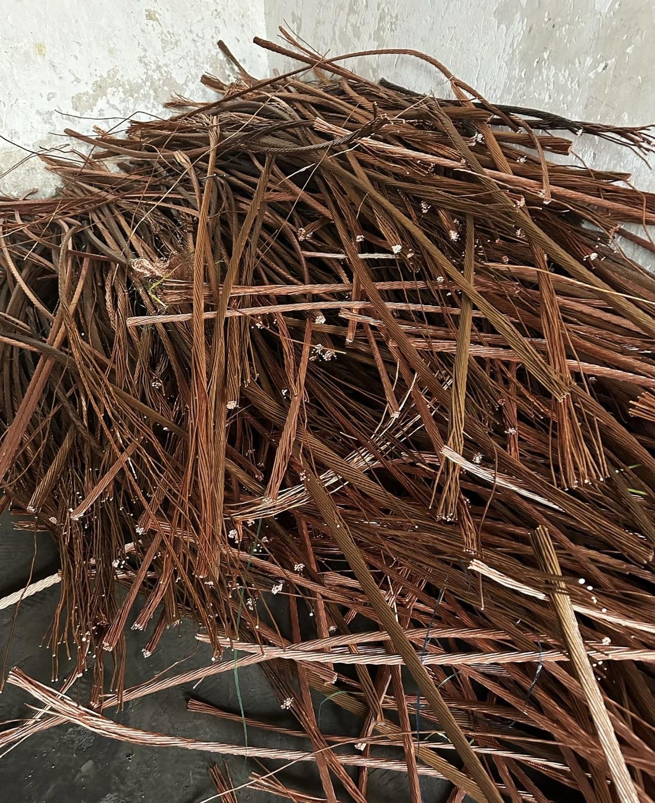 铜价涨疯了，我刚把攒的100多斤废铜35一斤卖了，到手4000，结果一看网上说可