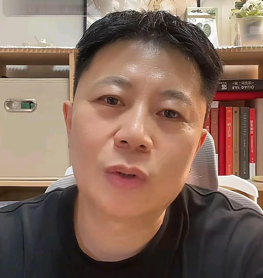 媒体人球也博士透露了重庆铜梁龙中超战绩好的原因。
在直播与球迷聊天时，媒体人球也