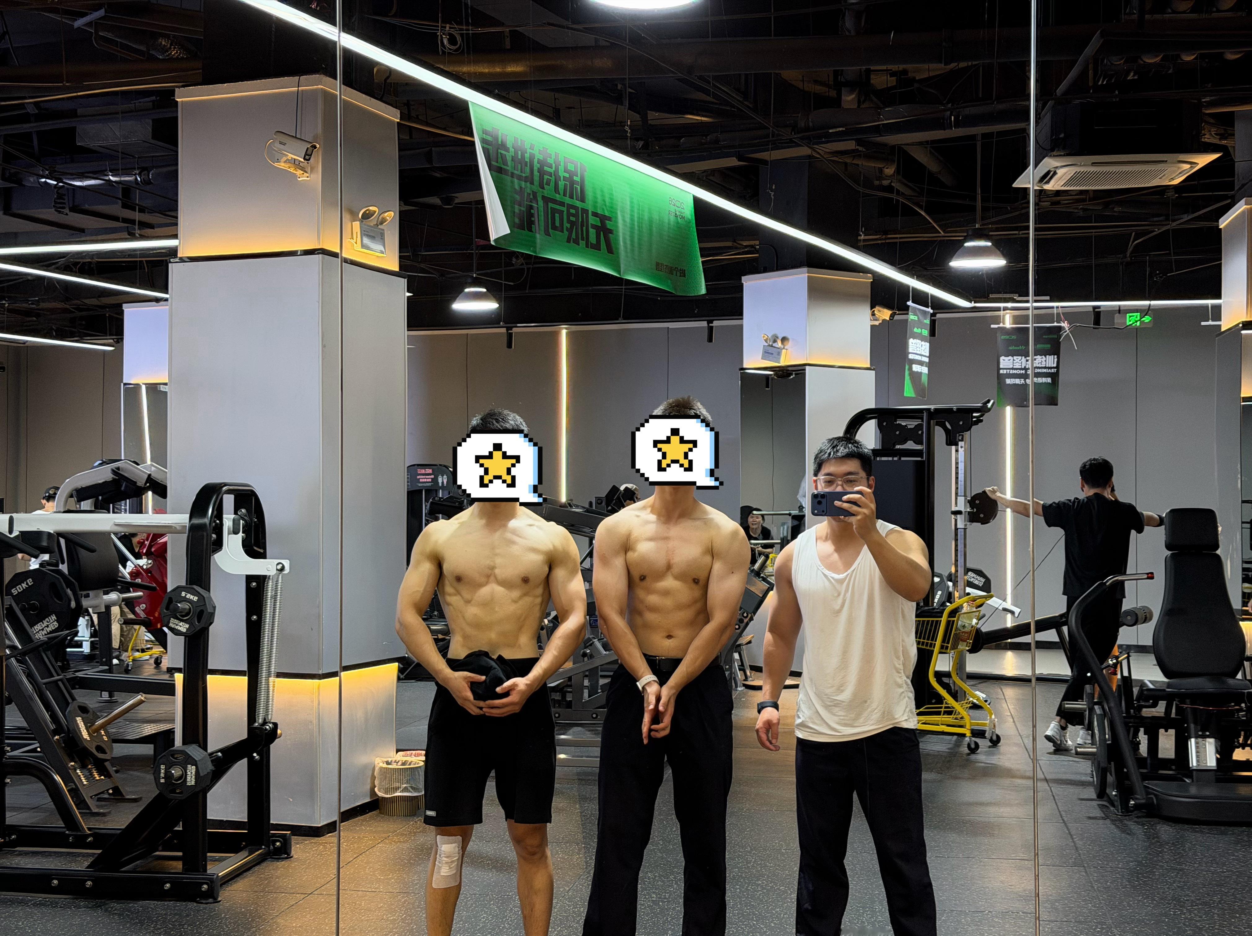 又矮又胖的人生真的好惨啊[泪]《不了不了我不习惯这么多人脱衣服》《我不喜欢拍照我