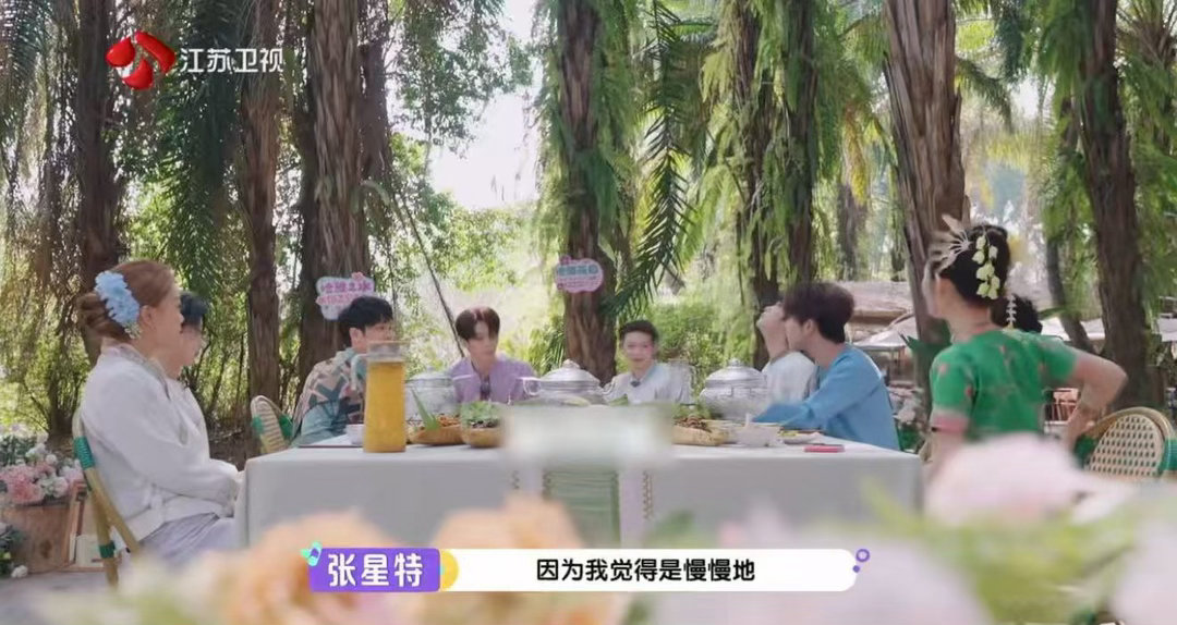 第一次见综艺把艺人当逗号用 张星特这个“对的”已经成了他的标志性口头禅了。一紧张