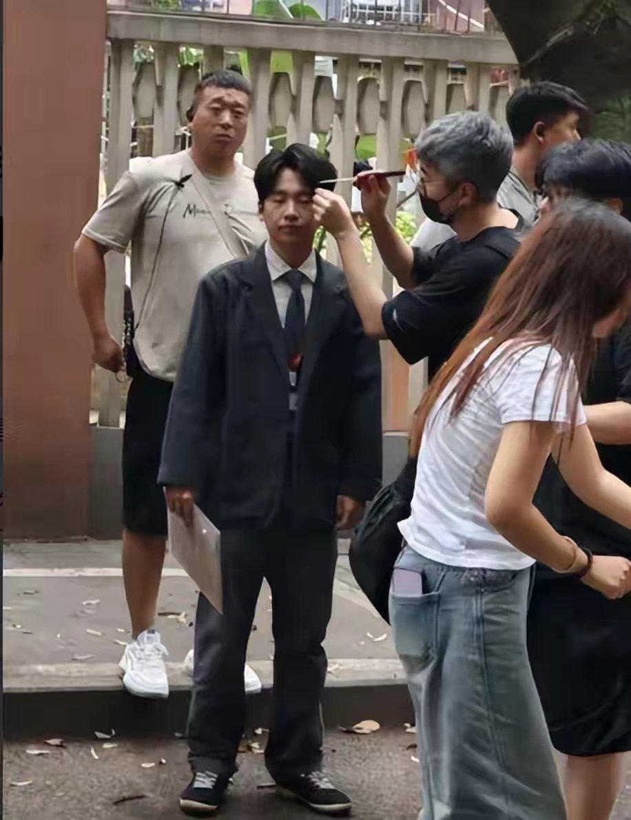 30岁郭麒麟近况曝光，暴瘦 80 斤，网友：要走偶像路线了？ 