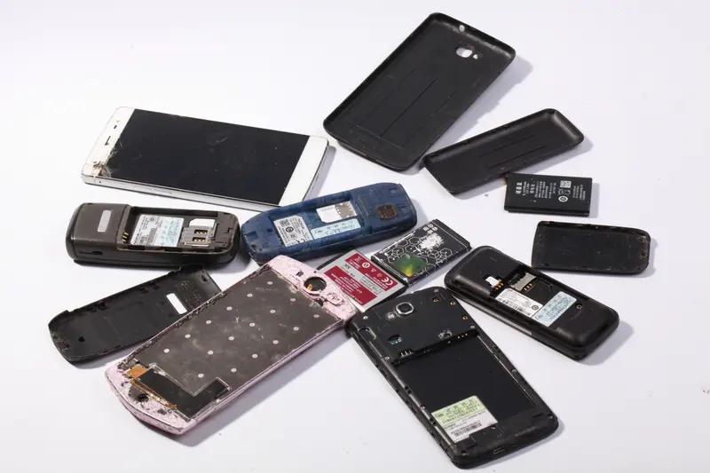 电子垃圾回收利用门道可不少。像废旧手机，可别直接扔。先把里面重要数据备份，然后可