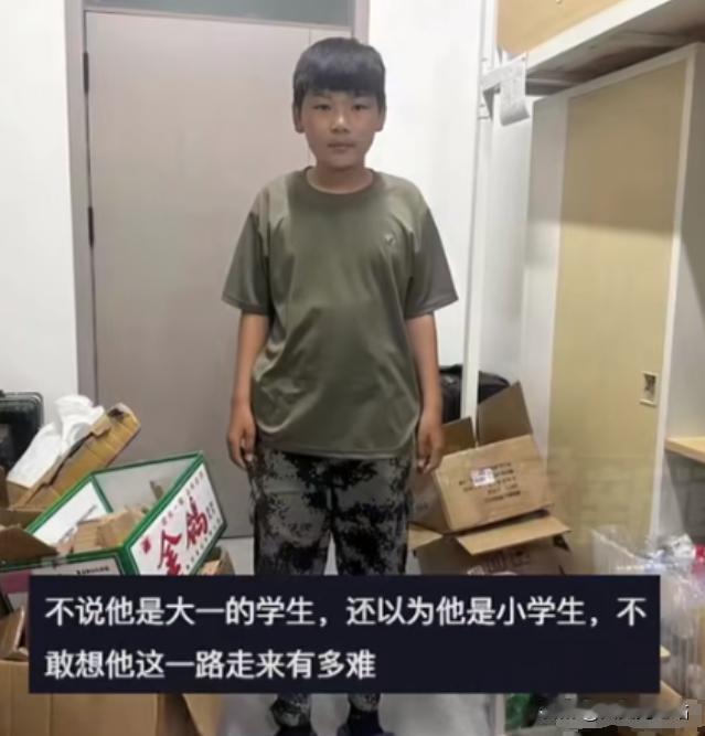 父亲去世，母亲2级残疾，郑州一名大一新生为给家里减轻负担，不怕丢脸在学校捡破烂攒