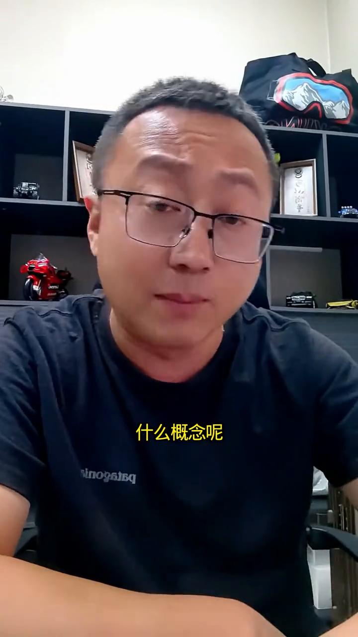 八月份各大车企销量出来了。
·比亚迪440293辆稳居榜首，断层式领先。什么概念