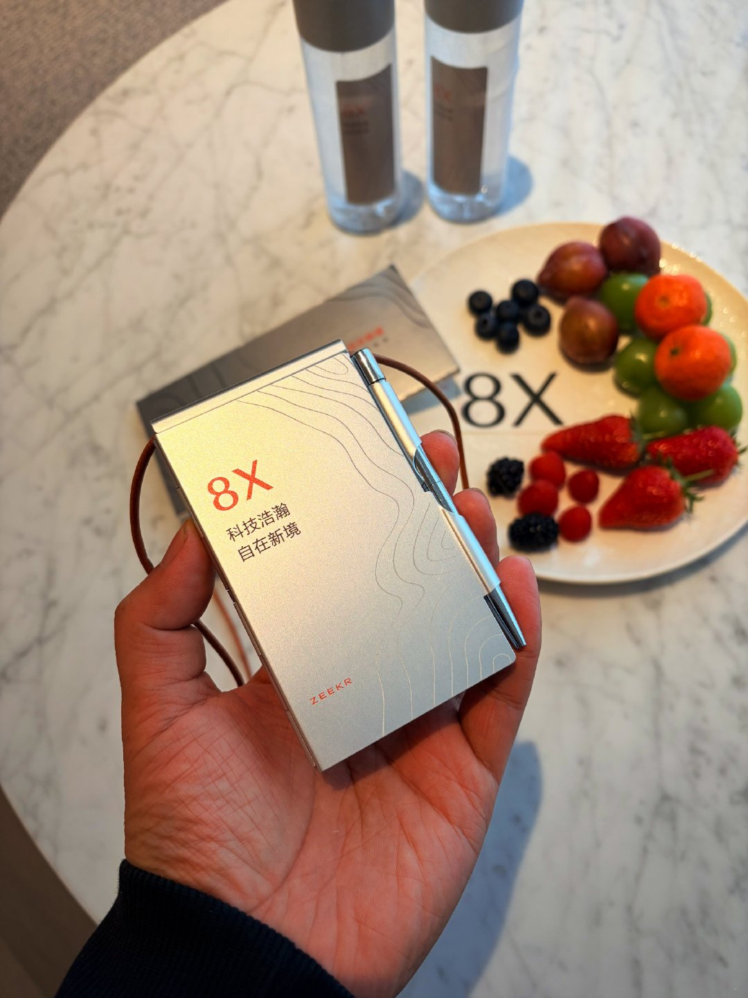 今晚极氪8X 技术发布会媒体证是个小记事本📔看来发布会全是知识点✏️ 极氪8X