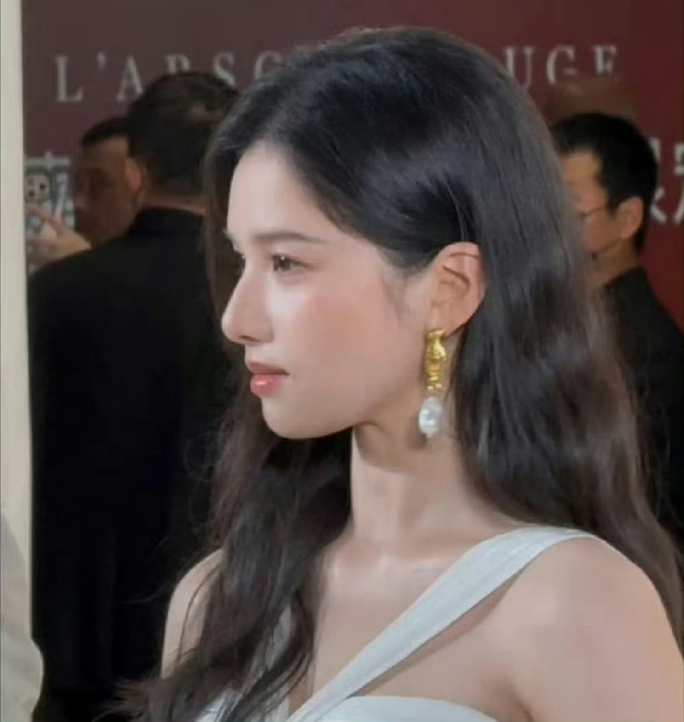 张婧仪生图也太生了 你说这是张婧仪生图？没开玩笑吧，这生图也太美啦[打call]