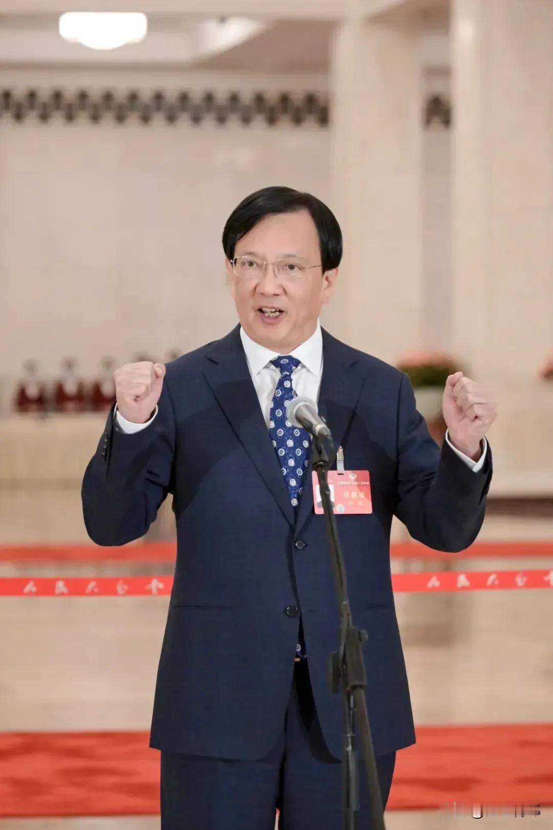 中国黄金集团原董事长卢进被查
卢进涉嫌严重违纪违法，
正接受组织调查。
最近黄金