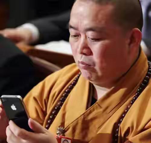 释永信业务繁忙，开会时间还信息不断，一个和尚除了吃斋念佛哪有这么多的事情？
 某