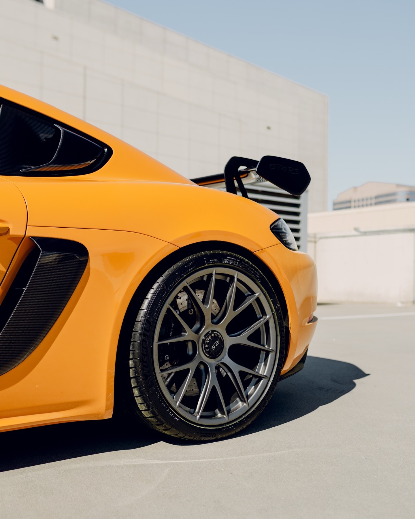 博纳黄 PTS 涂装，这辆 2025 Sonderwunsch 保时捷 718 