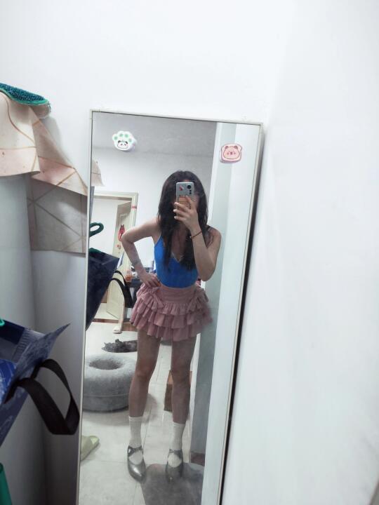 无假毛试下海莉的衣服
