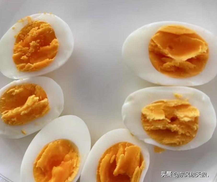 可生吃的鸡蛋你会生吃吗？
小区对面有一个邮政农产品直营店，建了一个群，这个群越来