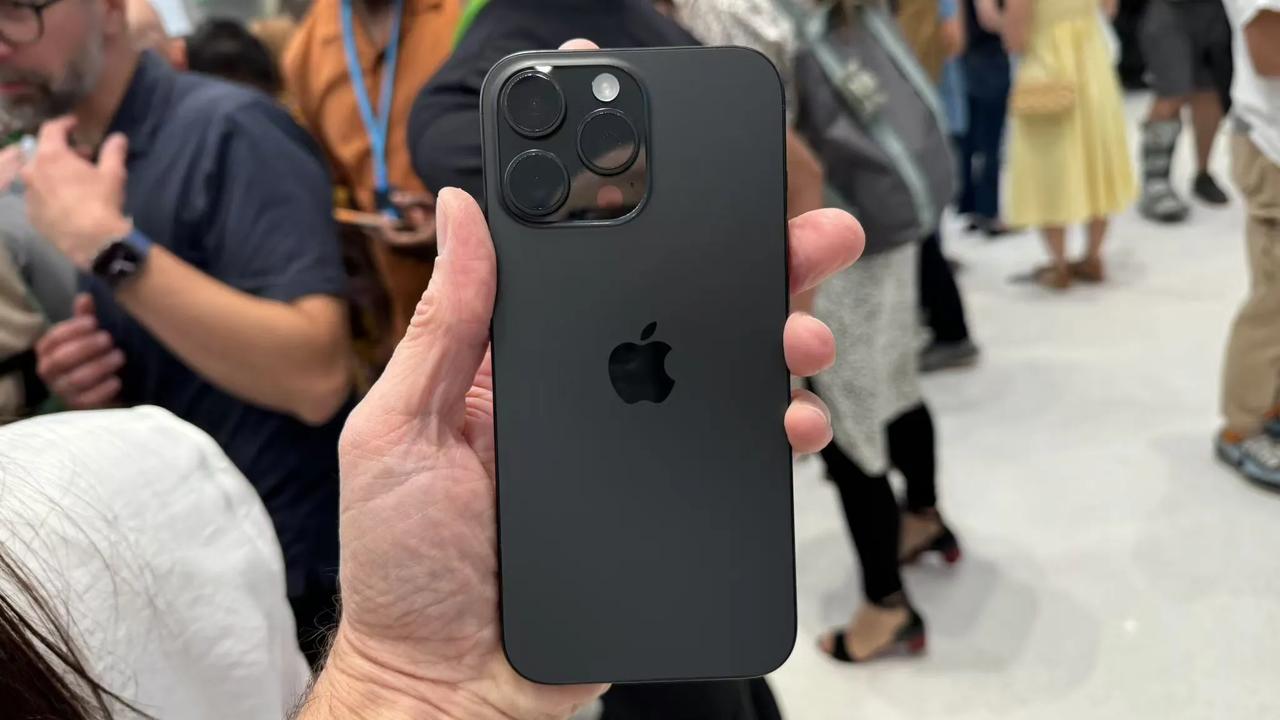 对比下国行版与港版iPhone 16 Pro系列价格：

iPhone 16 P
