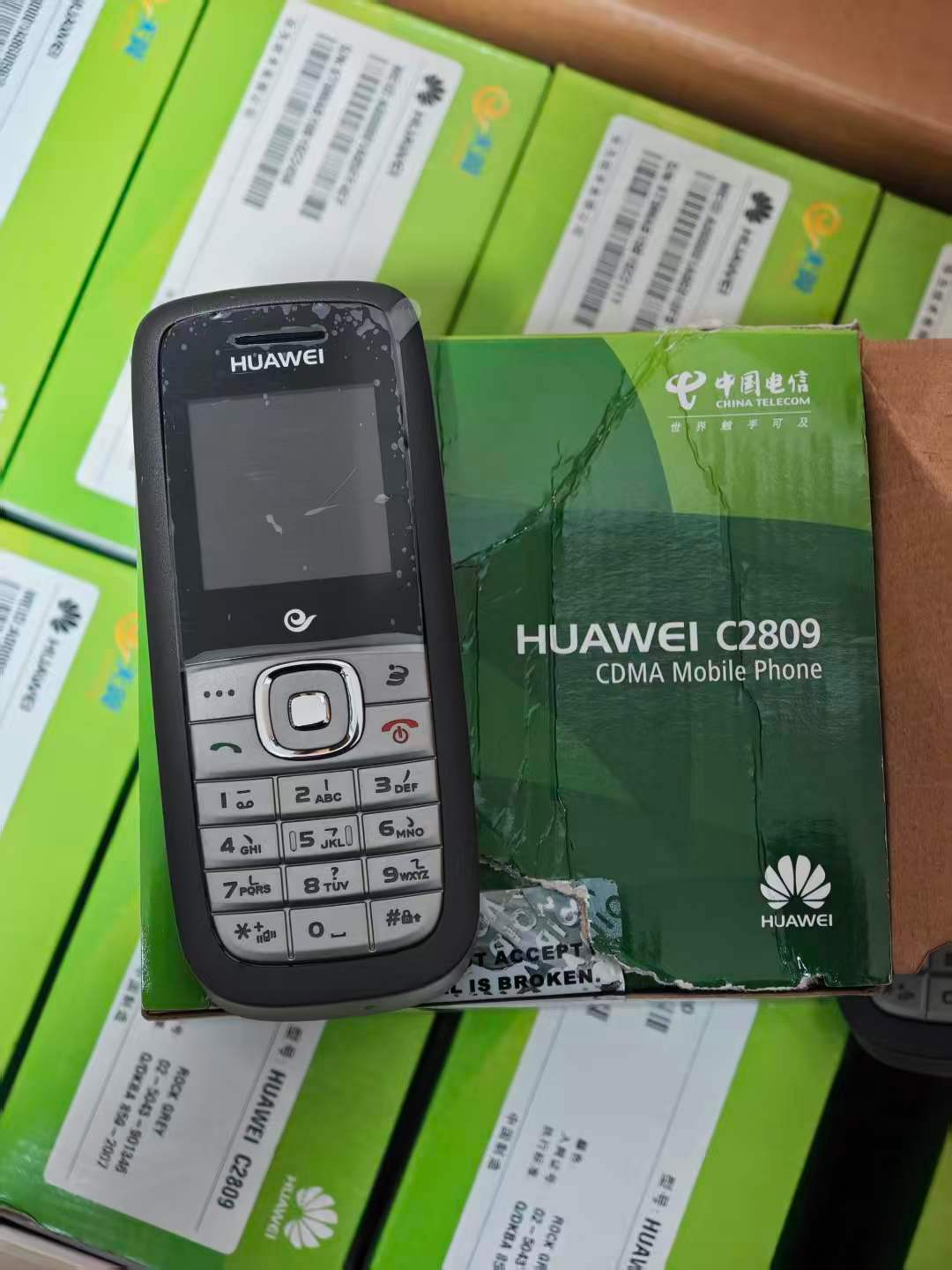 真正的“老古董”，放着吃灰的中兴和华为的按键机，中兴S100，华为C2809，全
