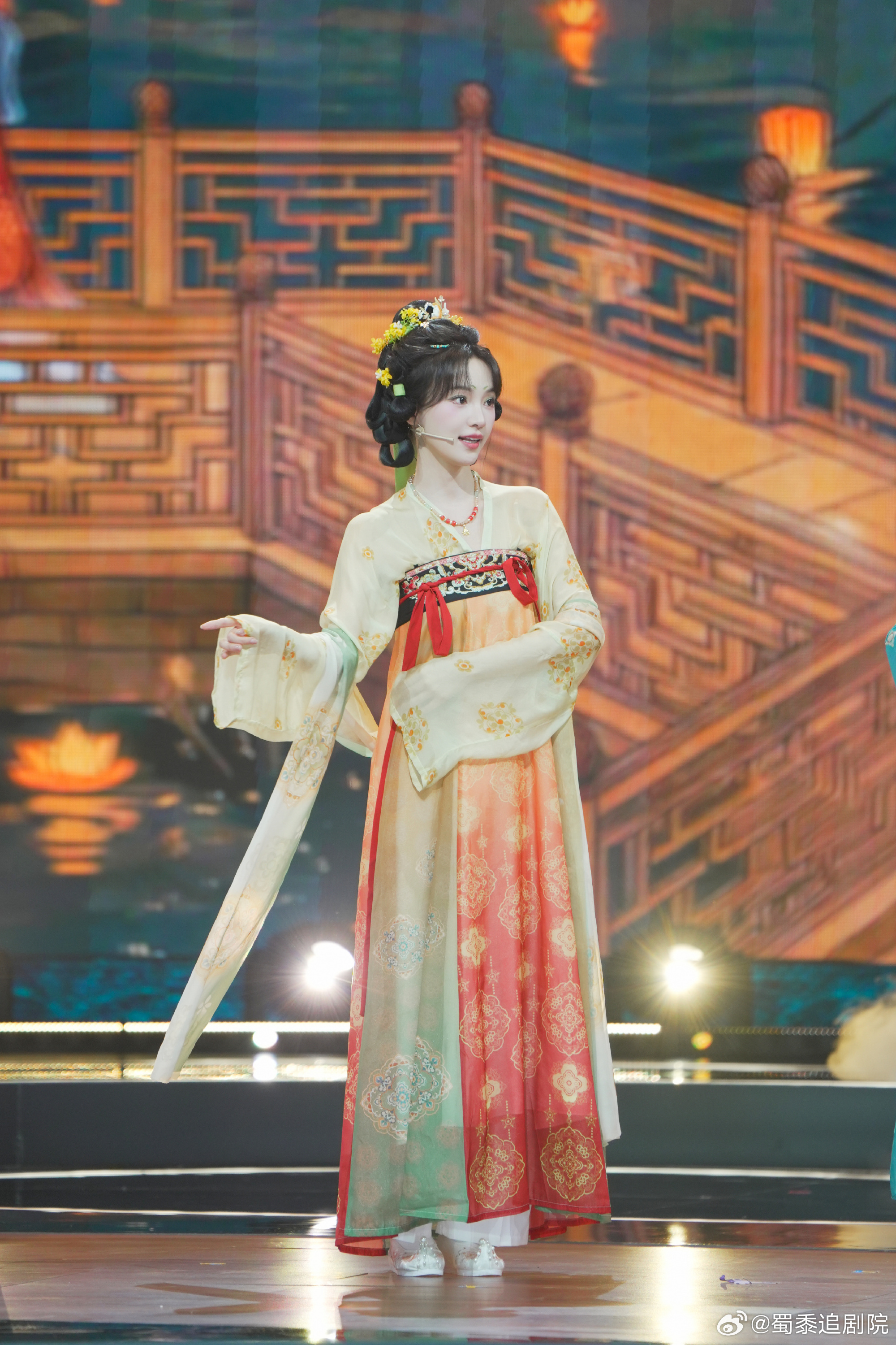 黄灿灿快顶着这妆造去演个公主黄灿灿这妆造好适合演公主 谁看了不说一句黄灿灿太会了