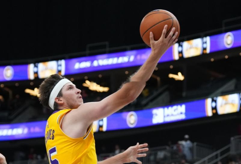 今天上午10:30NBA常规赛，快船主场迎战湖人。赛前快船主帅泰伦·卢接受了记者