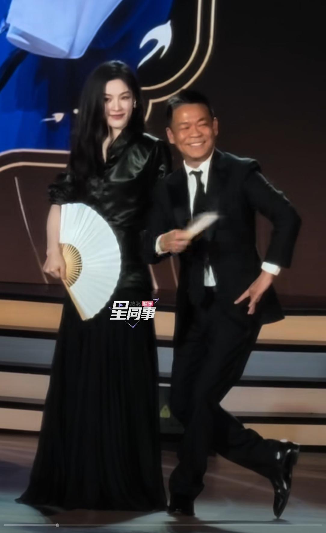 谁懂！孙浩彻底颠覆印象！舞扇身段娇媚封神，一点不油腻
真的被狠狠惊艳到！谁能想到