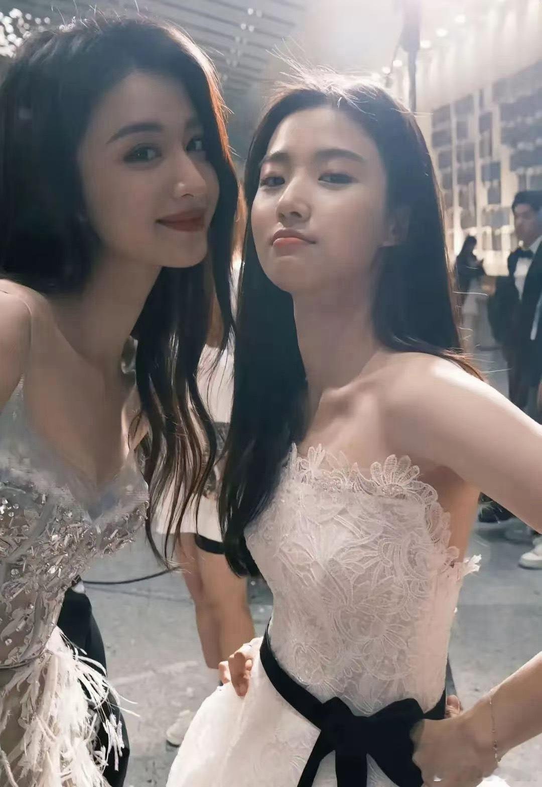 同类型美女，王楚然真的要给卢昱晓狠狠的碾压了，卢昱晓的颜值有种很少胜出的感觉。 