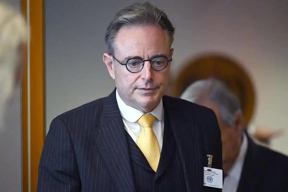 [月亮]比利时彻底不装了，居然敢带头跳出来反华，还大言不惭地鼓动欧盟27国组建统