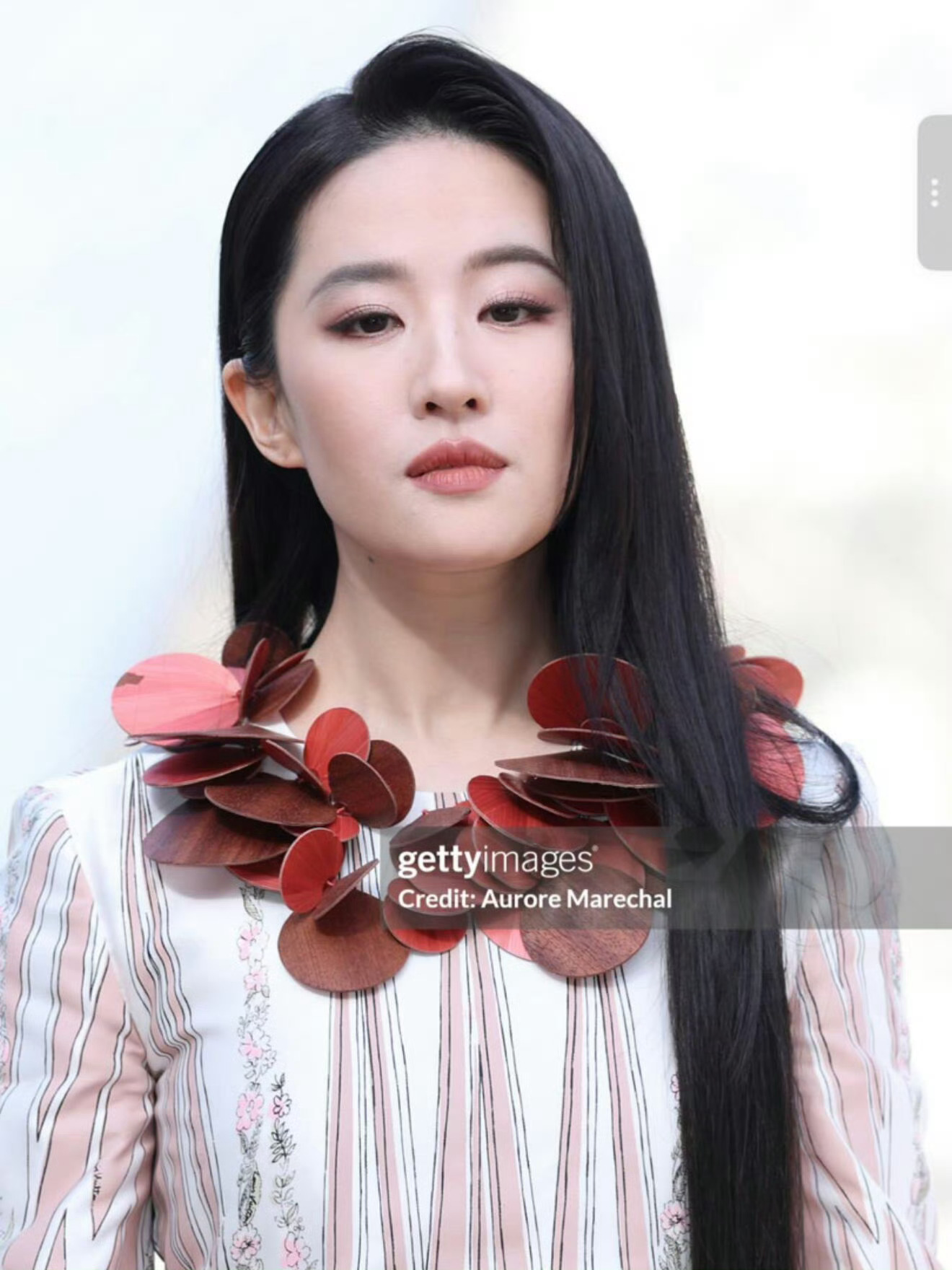 刘亦菲lv大秀G社生图，这个眼神叫睥睨来着 