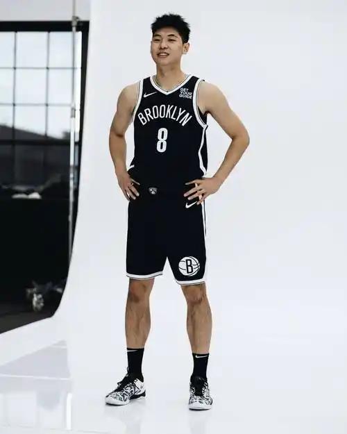 感觉崔永熙有点废了，从在NBA受过大伤后，差不多休息了一年，再回到CBA  20