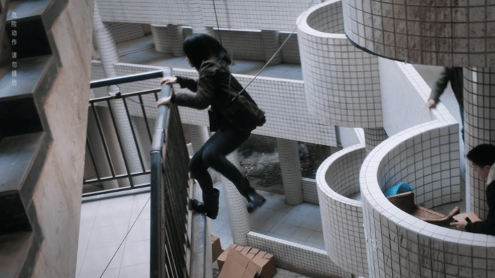 重生之门源起杀青 吴谨言肖顺尧带来惊喜！高智女×硬朗糙汉，女飞贼与警察的设定，看