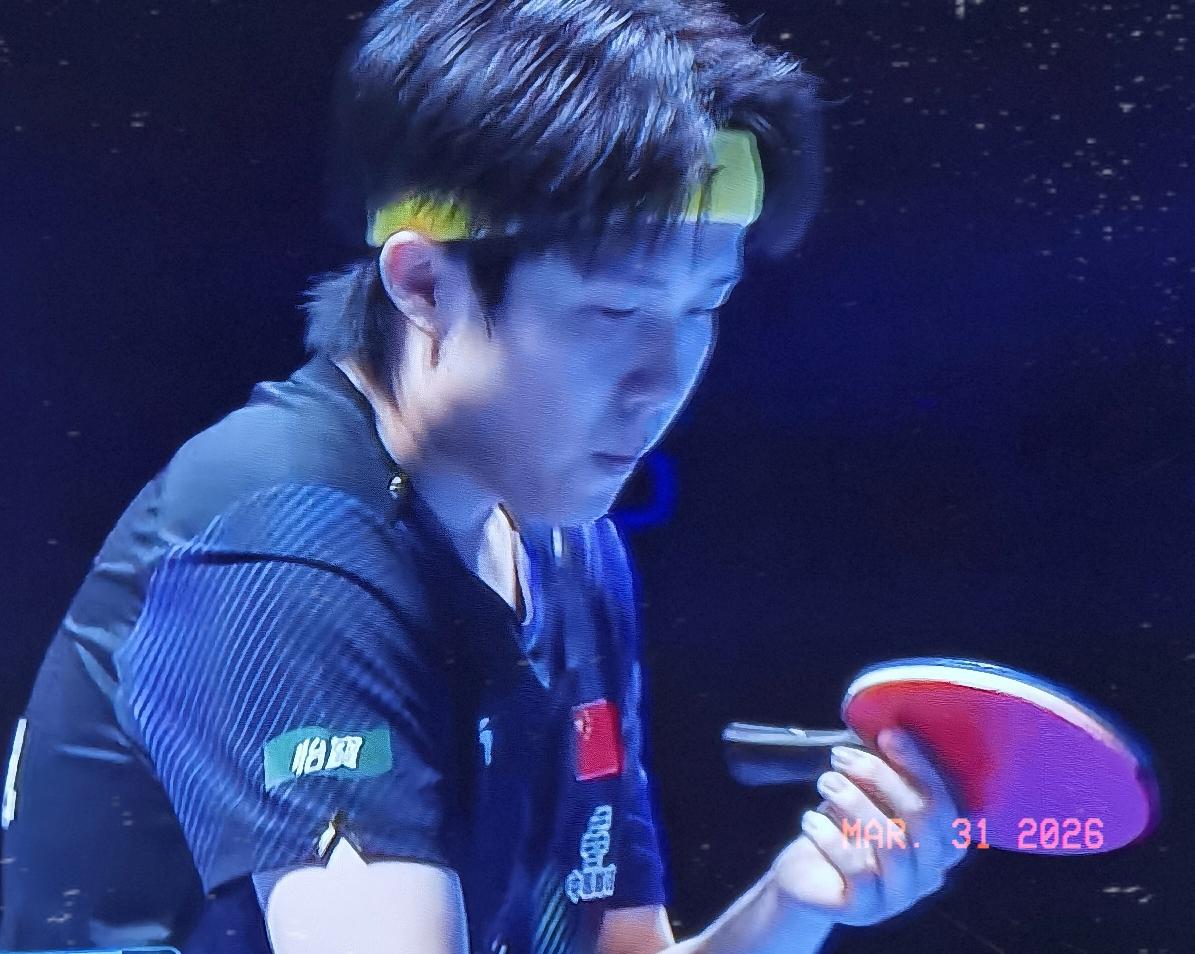 王楚钦澳门世界杯首秀，3-0横扫罗马尼亚选手约内斯库，三局比分11-8，11-7