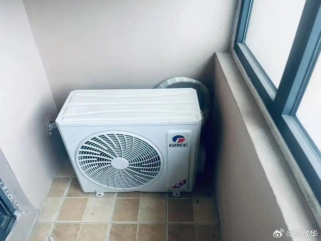 小区邻居找物业求助，说他家空调不凉快，孩子后天就要高考，装空调的师傅最快也要后天