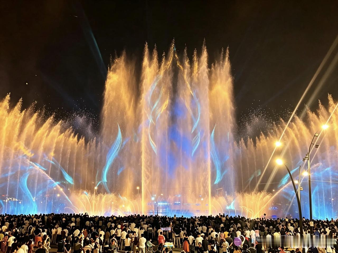 沈阳人抓紧！只剩最后一波！浑南之夏双节限定夜景，错过真要等一年✨
 
沈阳的秋天