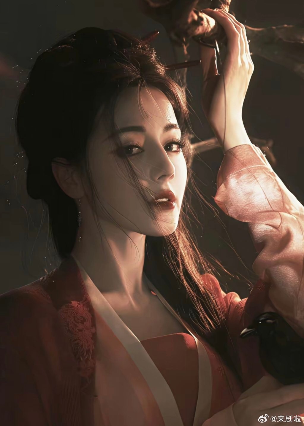 《白日提灯》和《月鳞绮纪》对打那是流量的对决就看迪丽热巴和鞠婧祎谁的流量更胜一筹