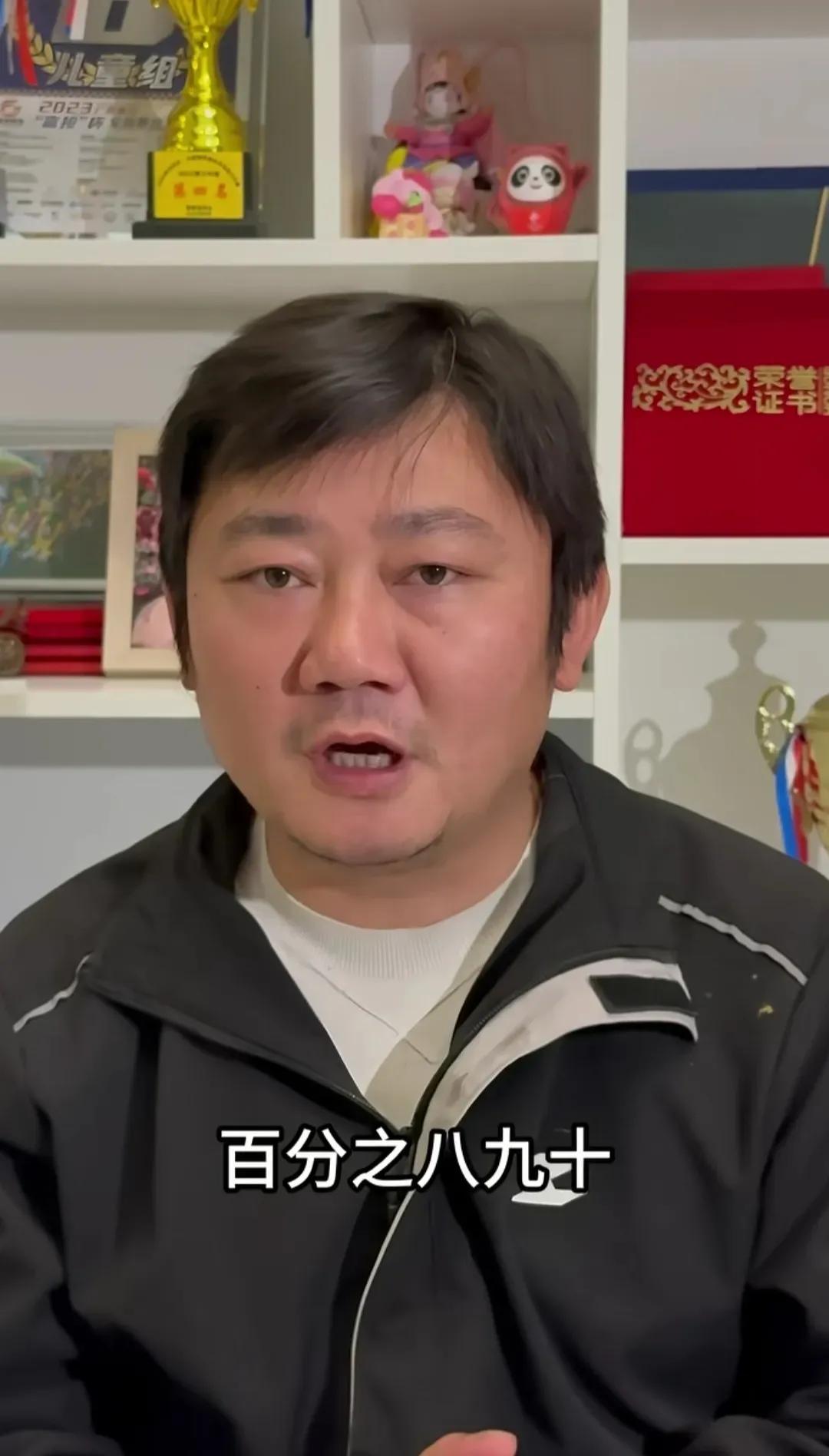 被约谈了？
张雪机车的张雪，一改往日说话风格，
一本正经的发了一个夸赞重庆政府的