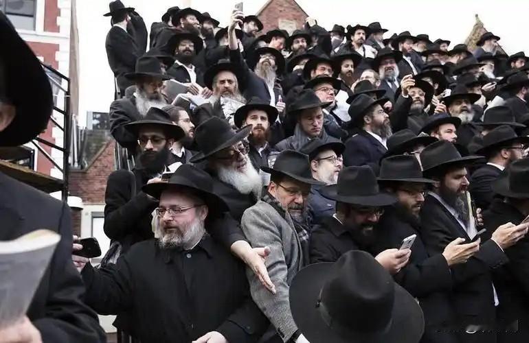 同样是二战罪孽，为何600万被刻进石碑，3500万却成了模糊背景？

二战结束已