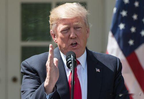 特朗普再遇袭是否影响选情还真不好说。他已经至少遇袭三次了，这次白宫记者晚宴枪击事