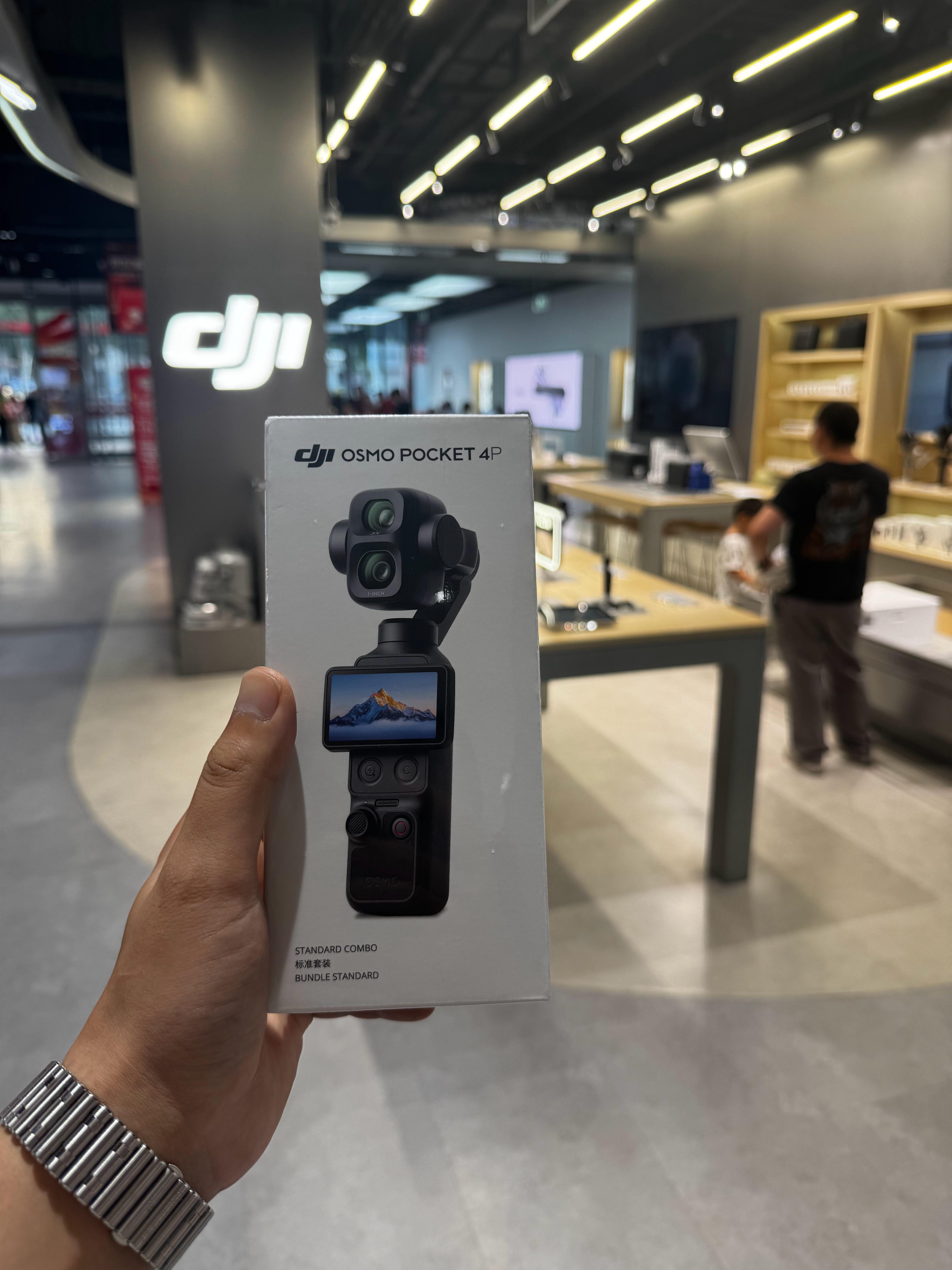 我发现这个京东Mall真是有说法，每次一来就得买点什么。偶然一问，居然Pocke