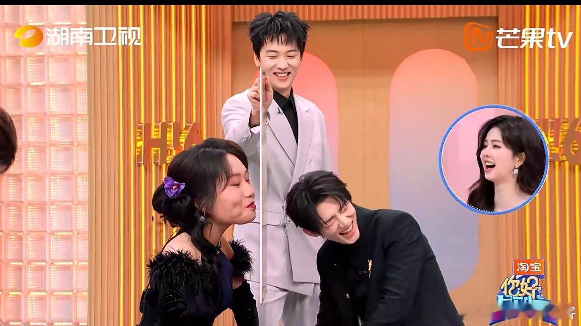 李雪琴只听题干就猛猛点头 好六默契考验名场面！何炅刚念题干，李雪琴就果断点头，秒