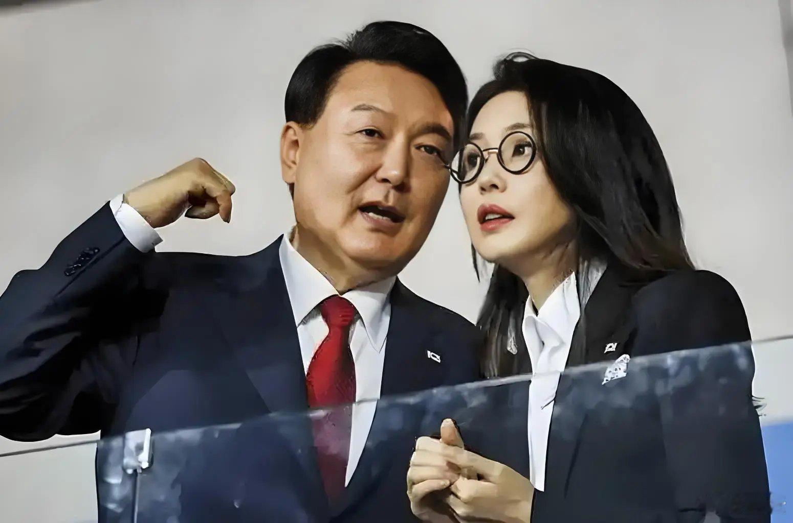 尹锡悦被弹劾 尹锡悦政治危机：韩国政坛风云变幻。尹锡悦施政满意度走低 尹锡悦夫妇