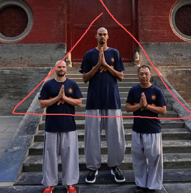38岁的库里，干了一件NBA历史上没人干过的事，拒绝更高的报价，选了一家中国公司