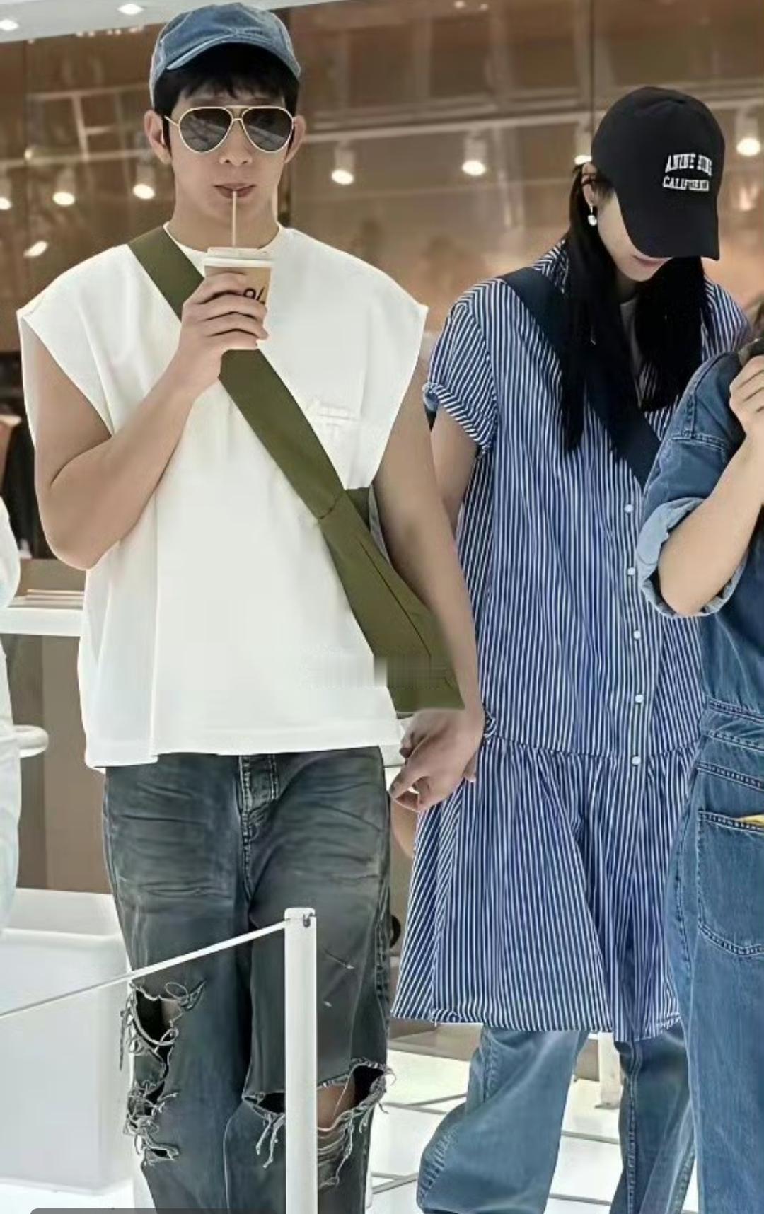 井柏然你是不是把旁边的孙千当成大表姐了，为啥牵手那么自然呢！
还有这剧都拍完了再